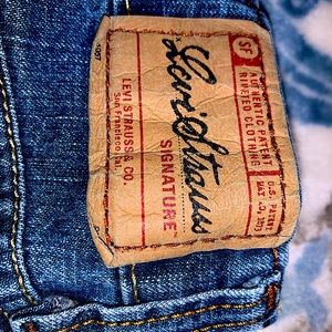 Levi Strauss, Signature Stretch